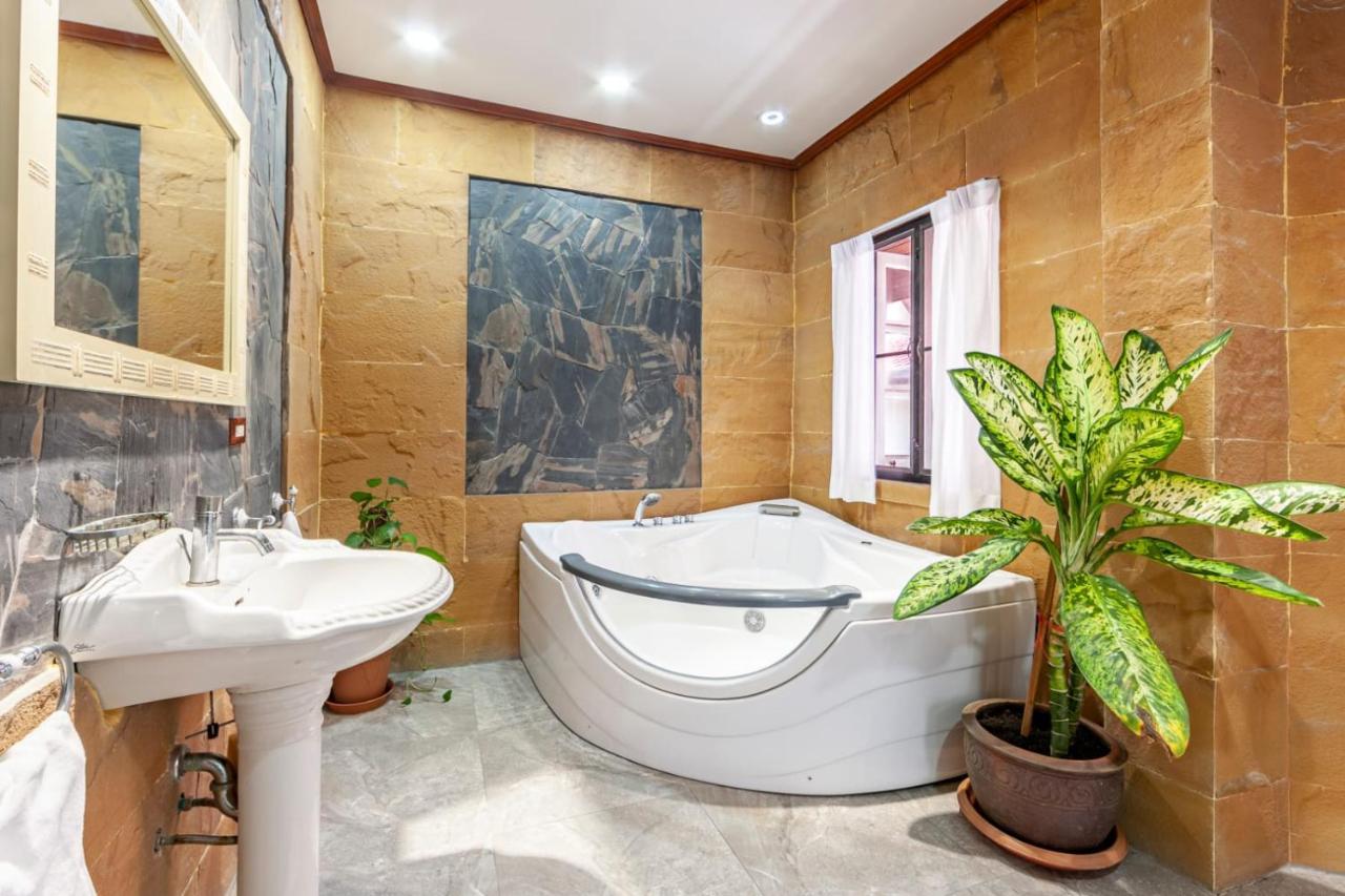 Villa Cologne​ @Nanai Villa Patong Eksteriør billede
